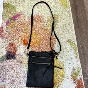 Adorable cross body. A MUST have
